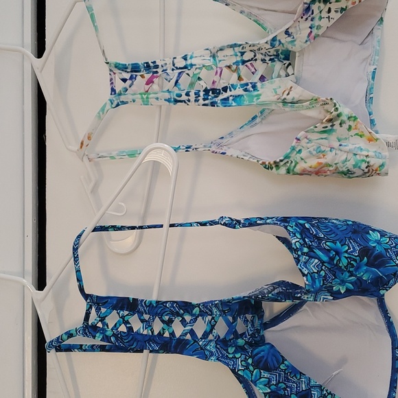 2 Bikini Tops L - Picture 2 of 3
